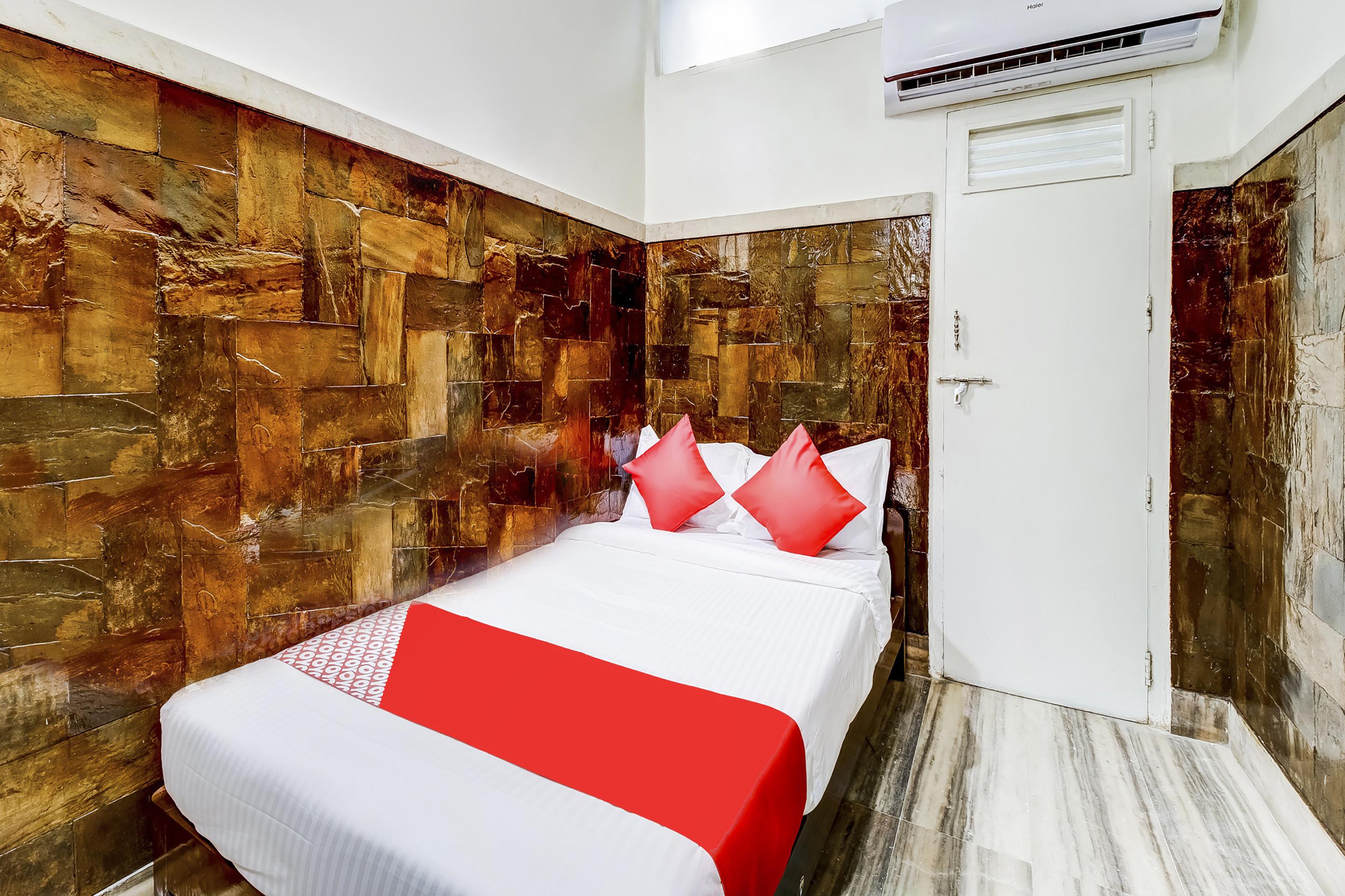 Super Oyo Hotel Dreamland Mumbai  Buitenkant foto