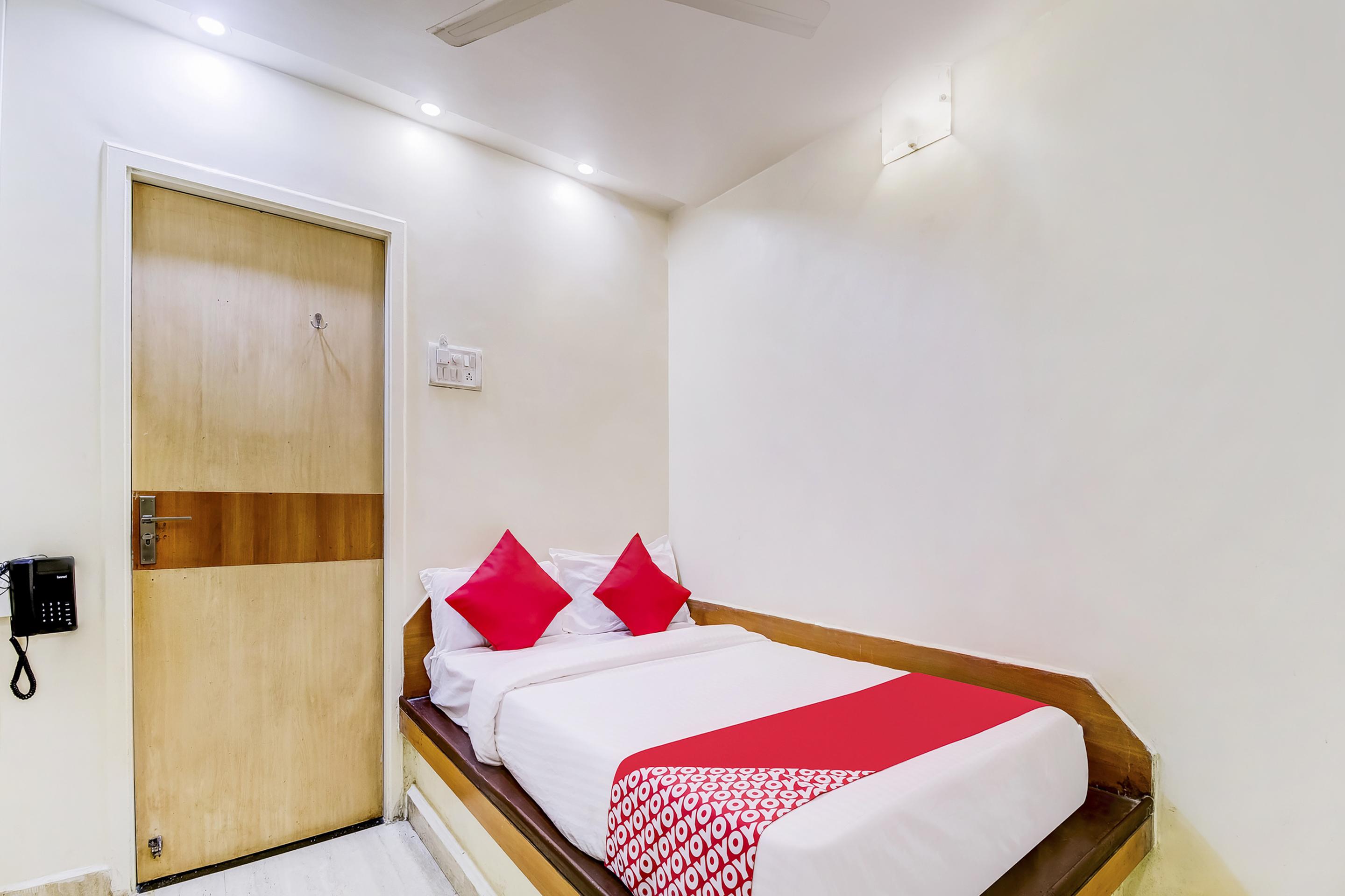 Super Oyo Hotel Dreamland Mumbai  Buitenkant foto