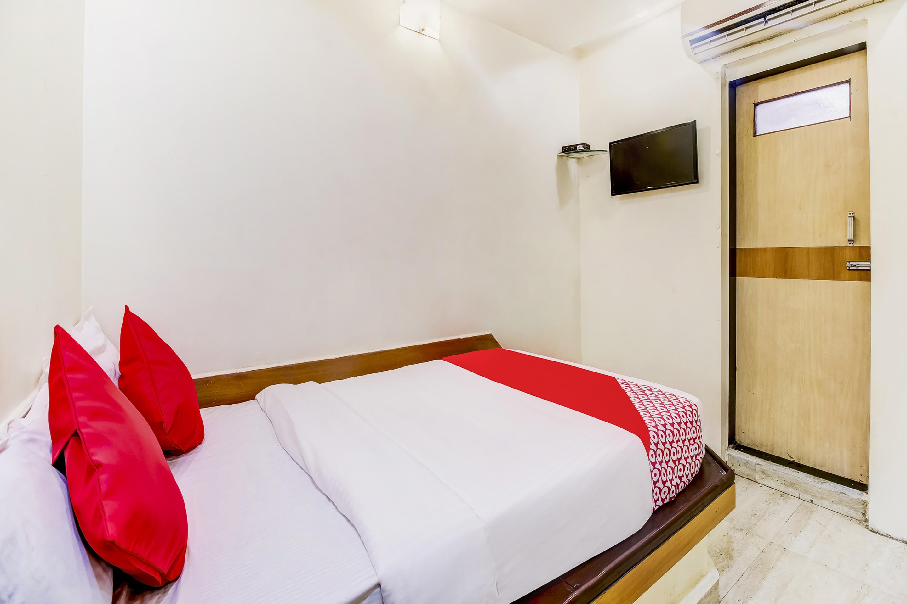 Super Oyo Hotel Dreamland Mumbai  Buitenkant foto