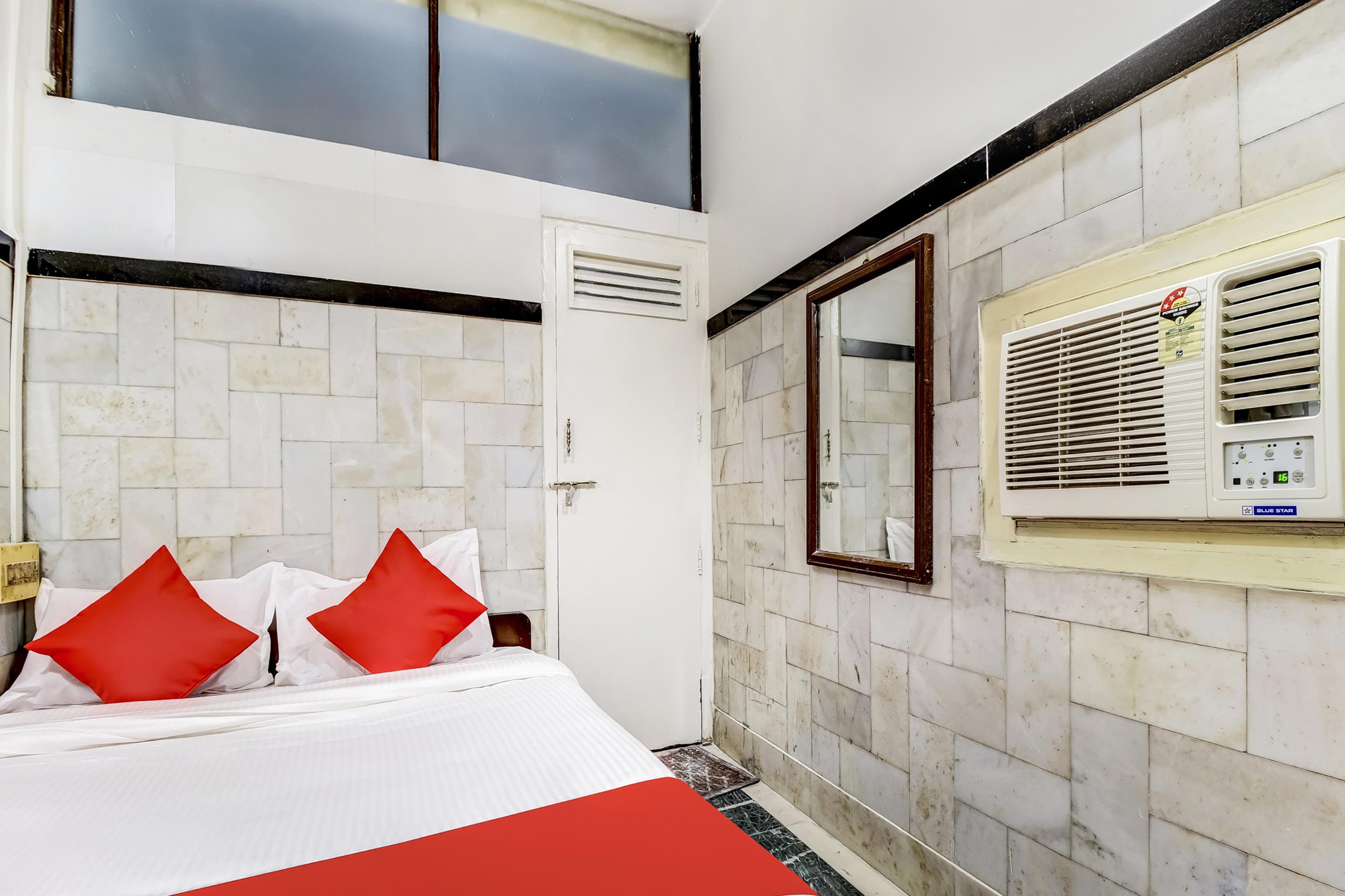 Super Oyo Hotel Dreamland Mumbai  Buitenkant foto