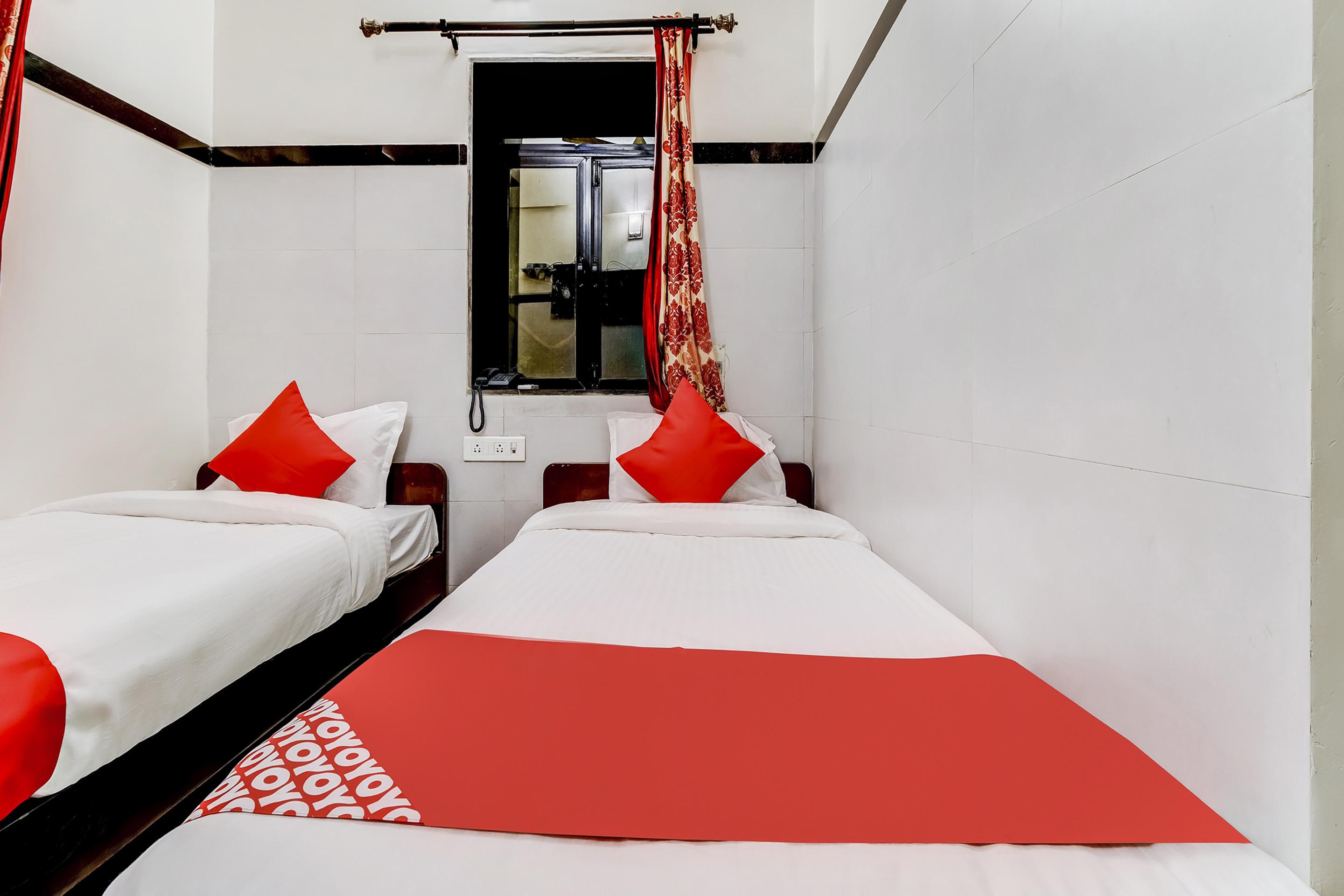 Super Oyo Hotel Dreamland Mumbai  Buitenkant foto