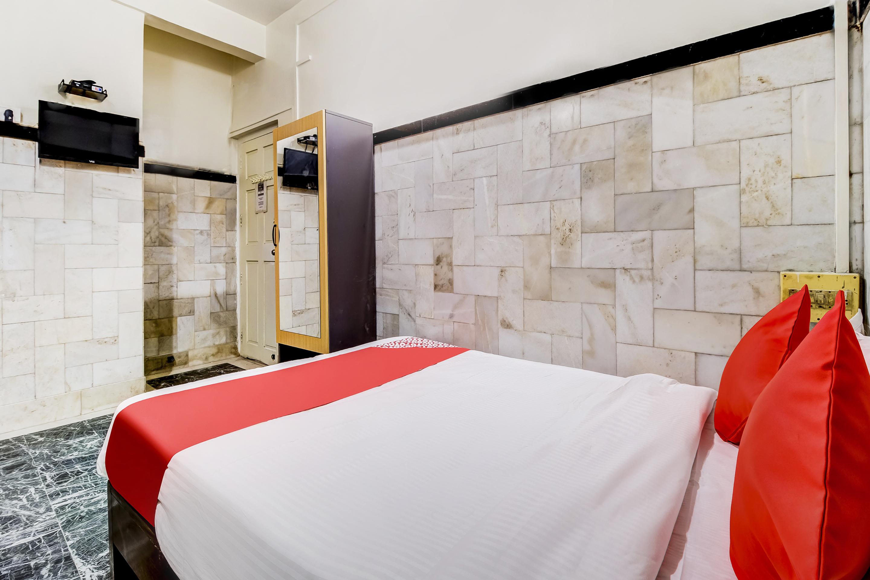 Super Oyo Hotel Dreamland Mumbai  Buitenkant foto
