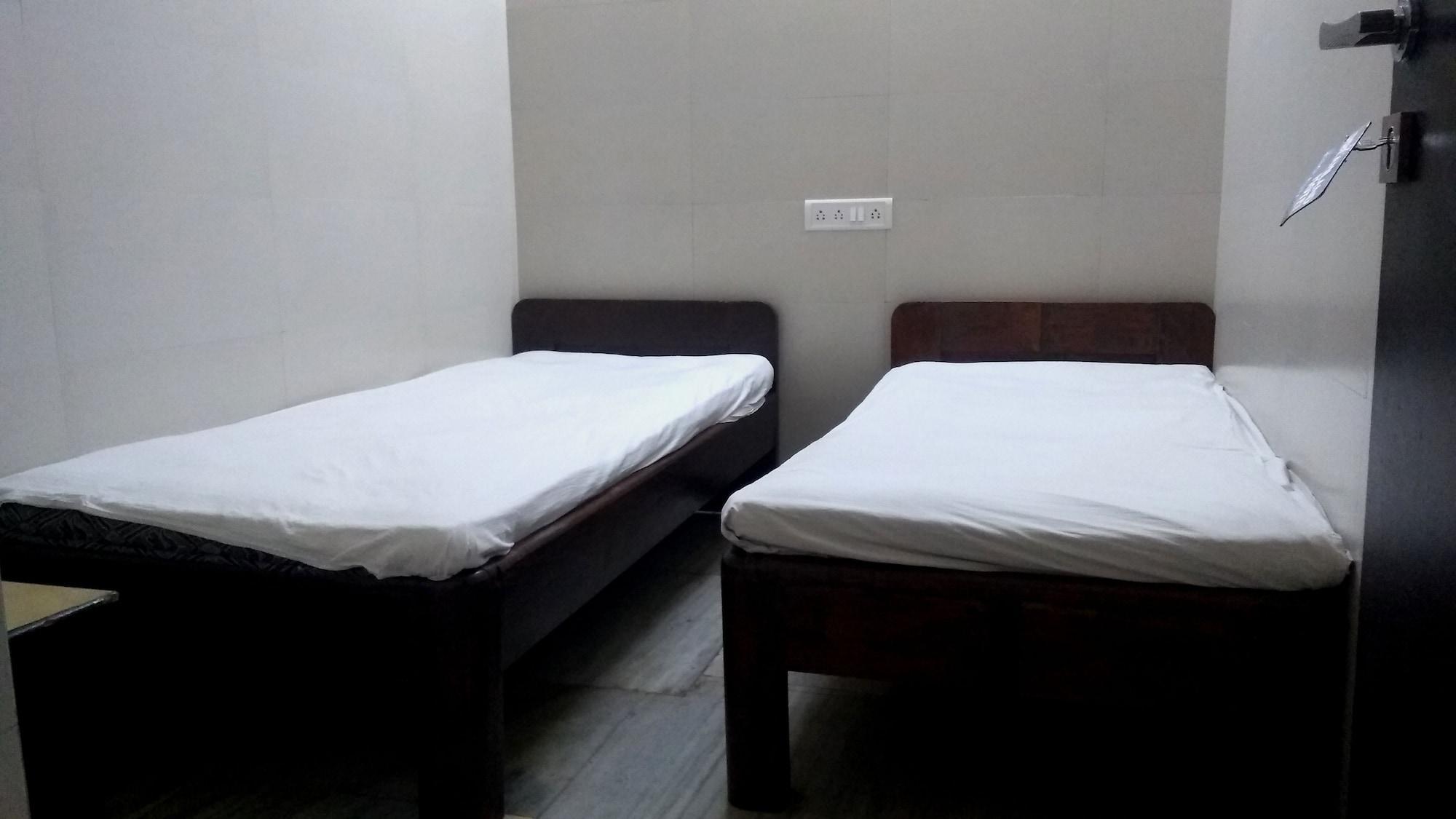 Super Oyo Hotel Dreamland Mumbai  Buitenkant foto