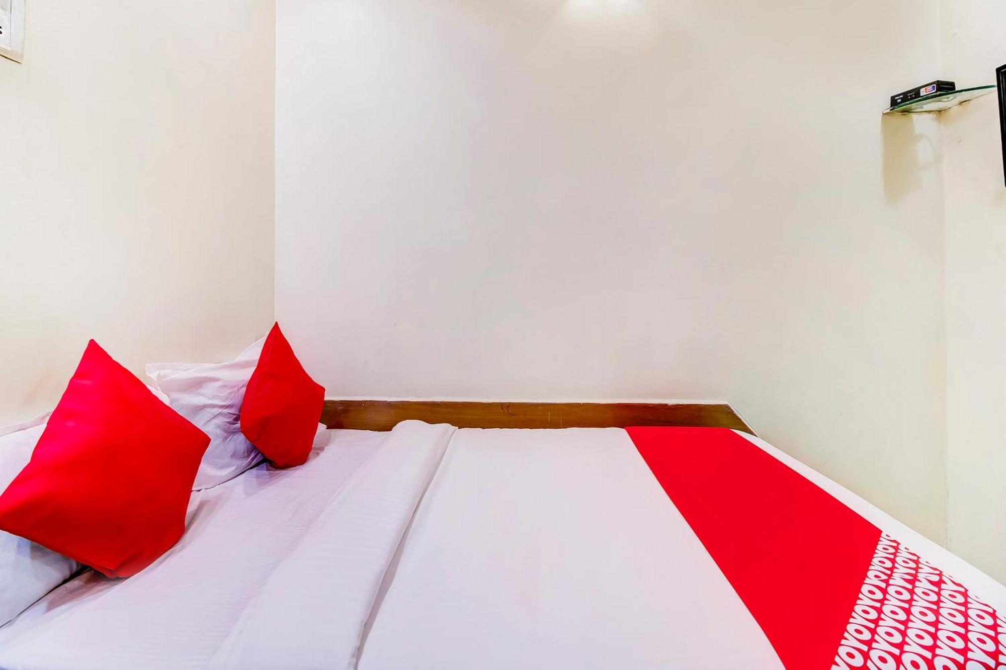 Super Oyo Hotel Dreamland Mumbai  Buitenkant foto