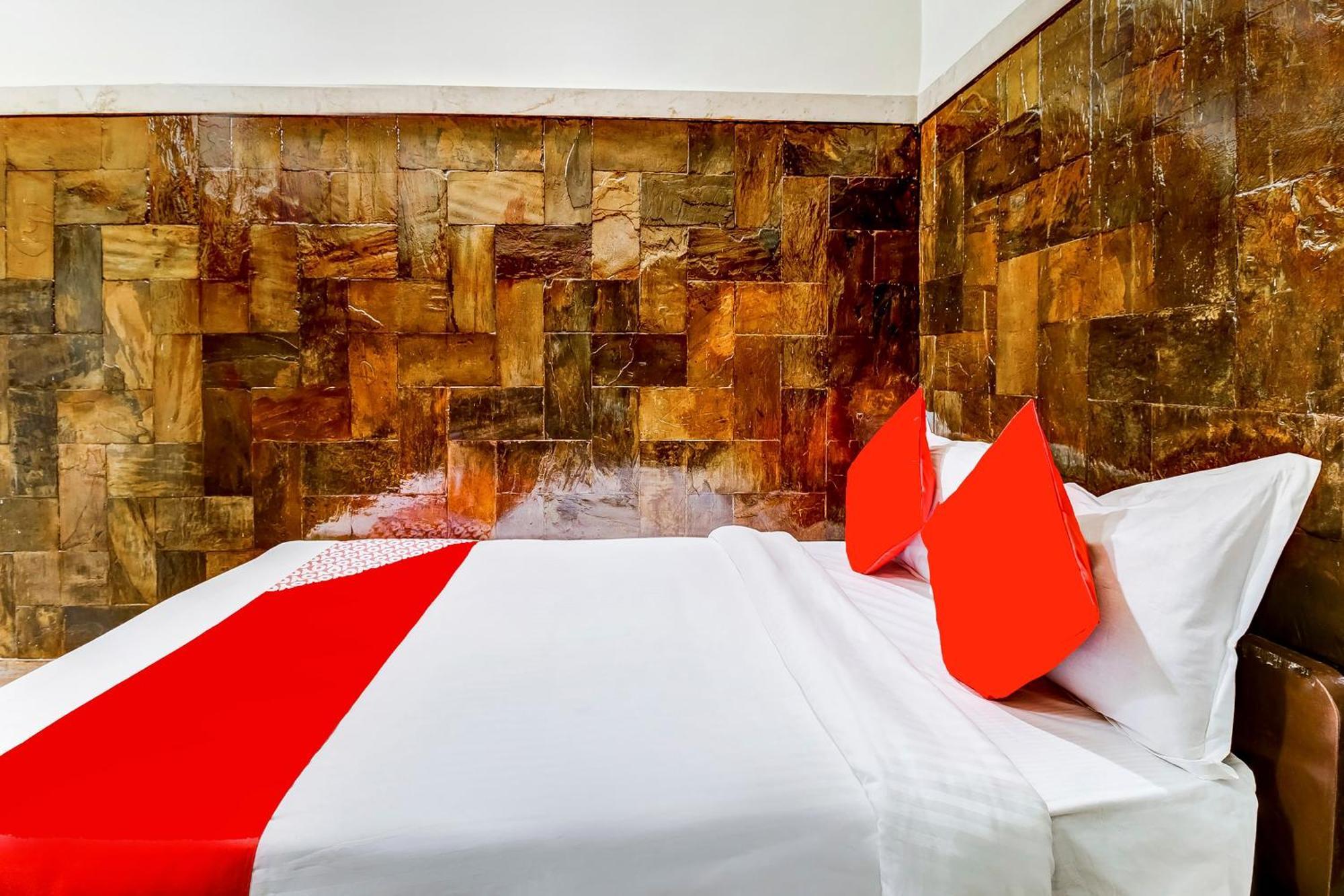 Super Oyo Hotel Dreamland Mumbai  Buitenkant foto