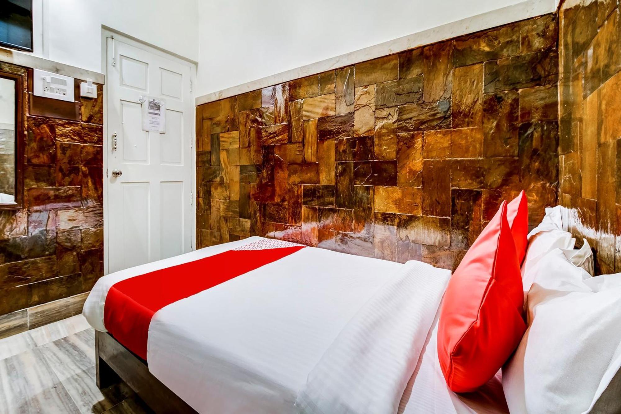 Super Oyo Hotel Dreamland Mumbai  Buitenkant foto