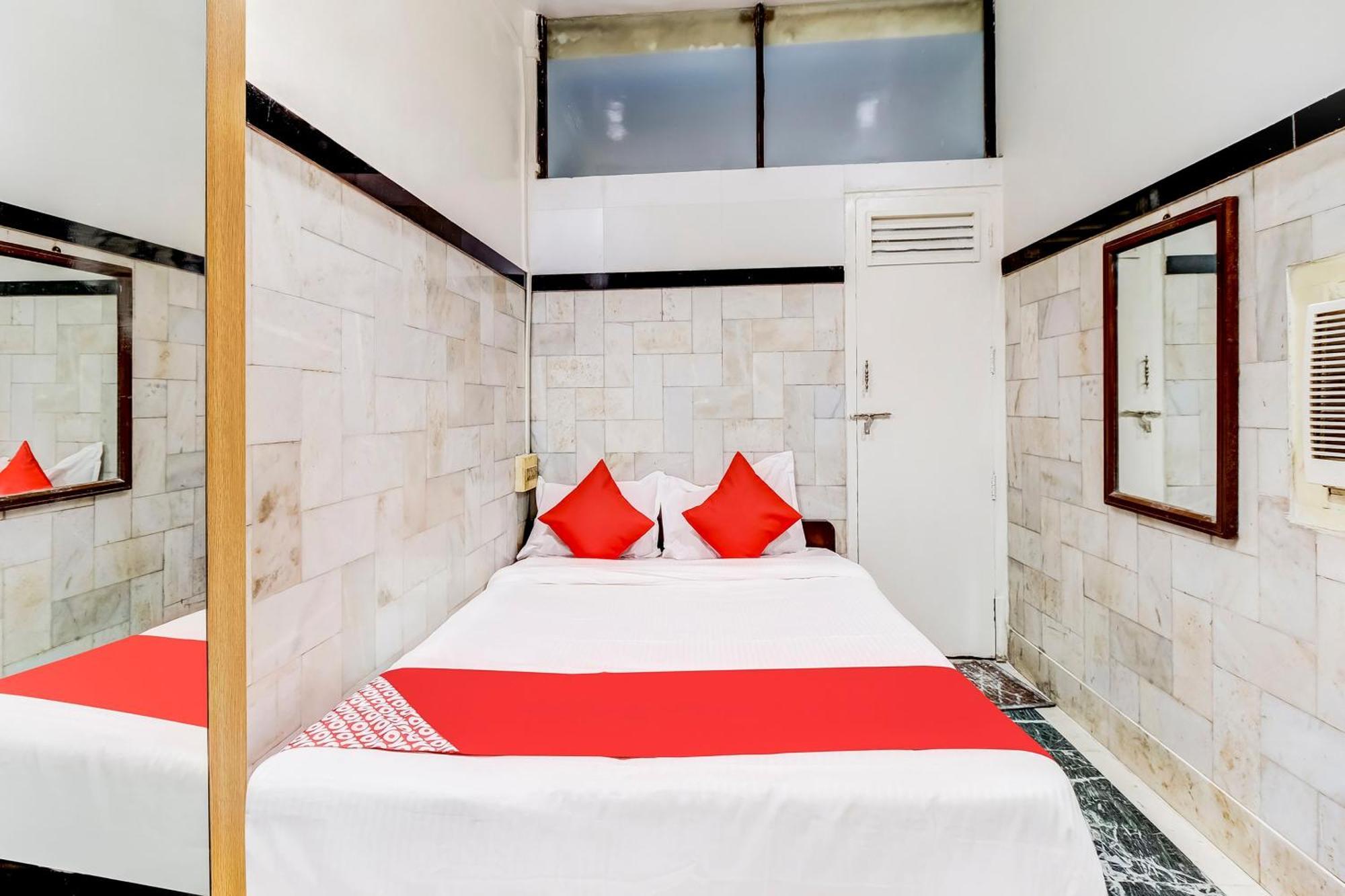 Super Oyo Hotel Dreamland Mumbai  Buitenkant foto