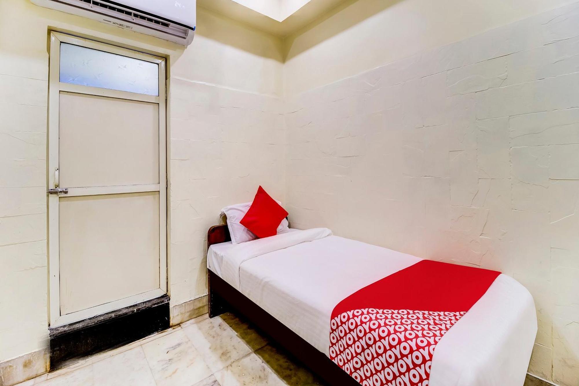 Super Oyo Hotel Dreamland Mumbai  Buitenkant foto