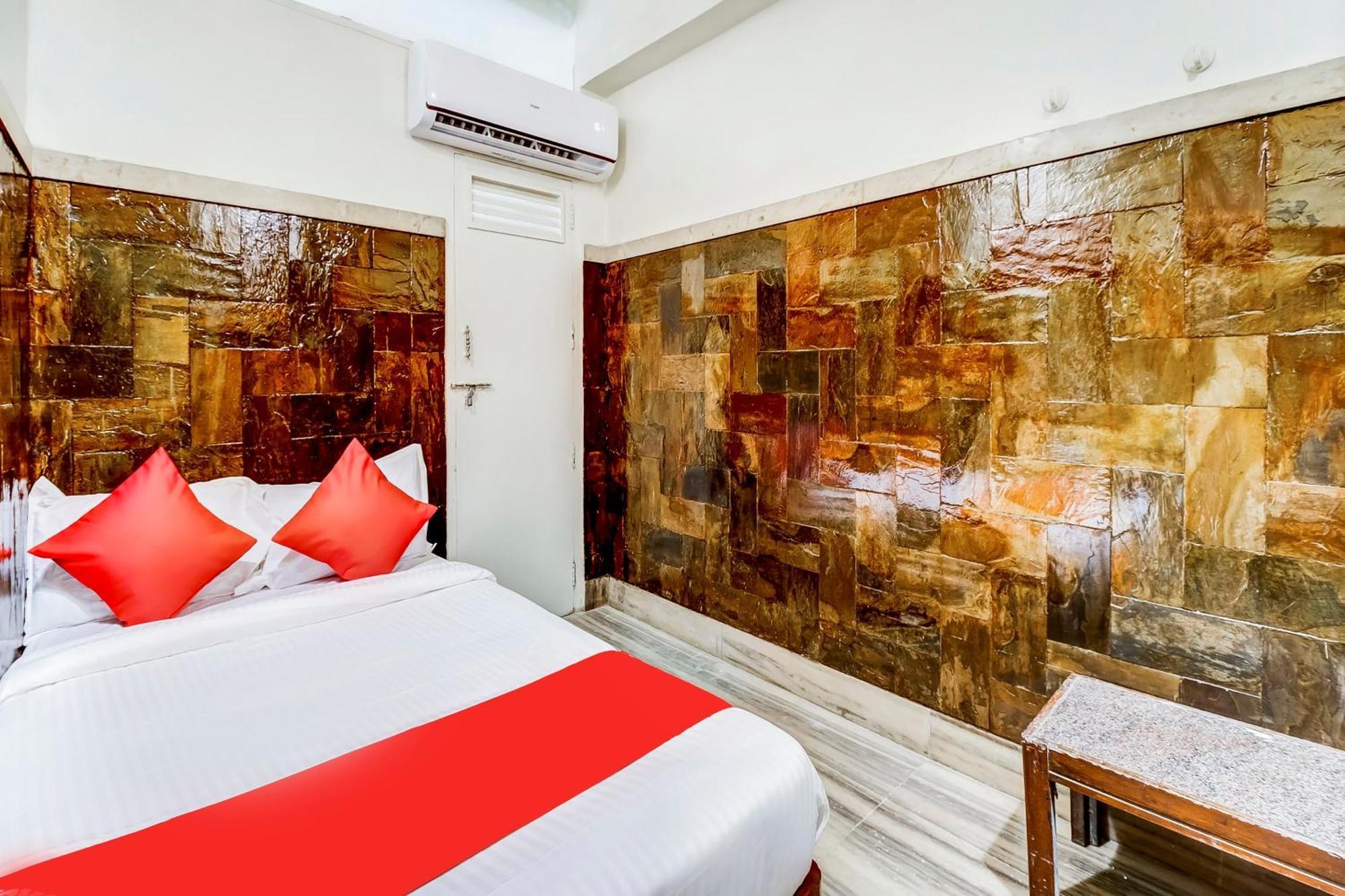 Super Oyo Hotel Dreamland Mumbai  Buitenkant foto