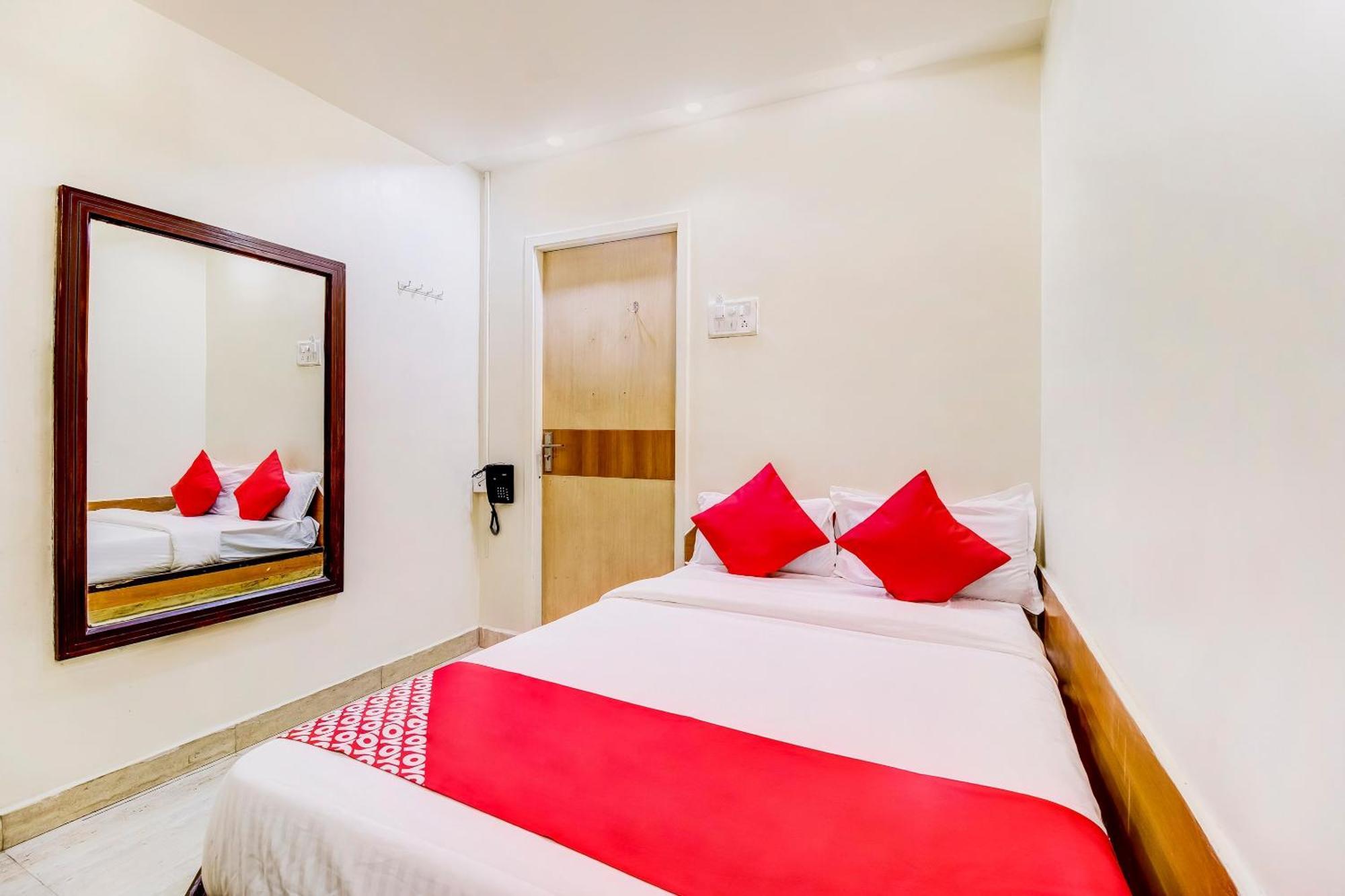 Super Oyo Hotel Dreamland Mumbai  Buitenkant foto