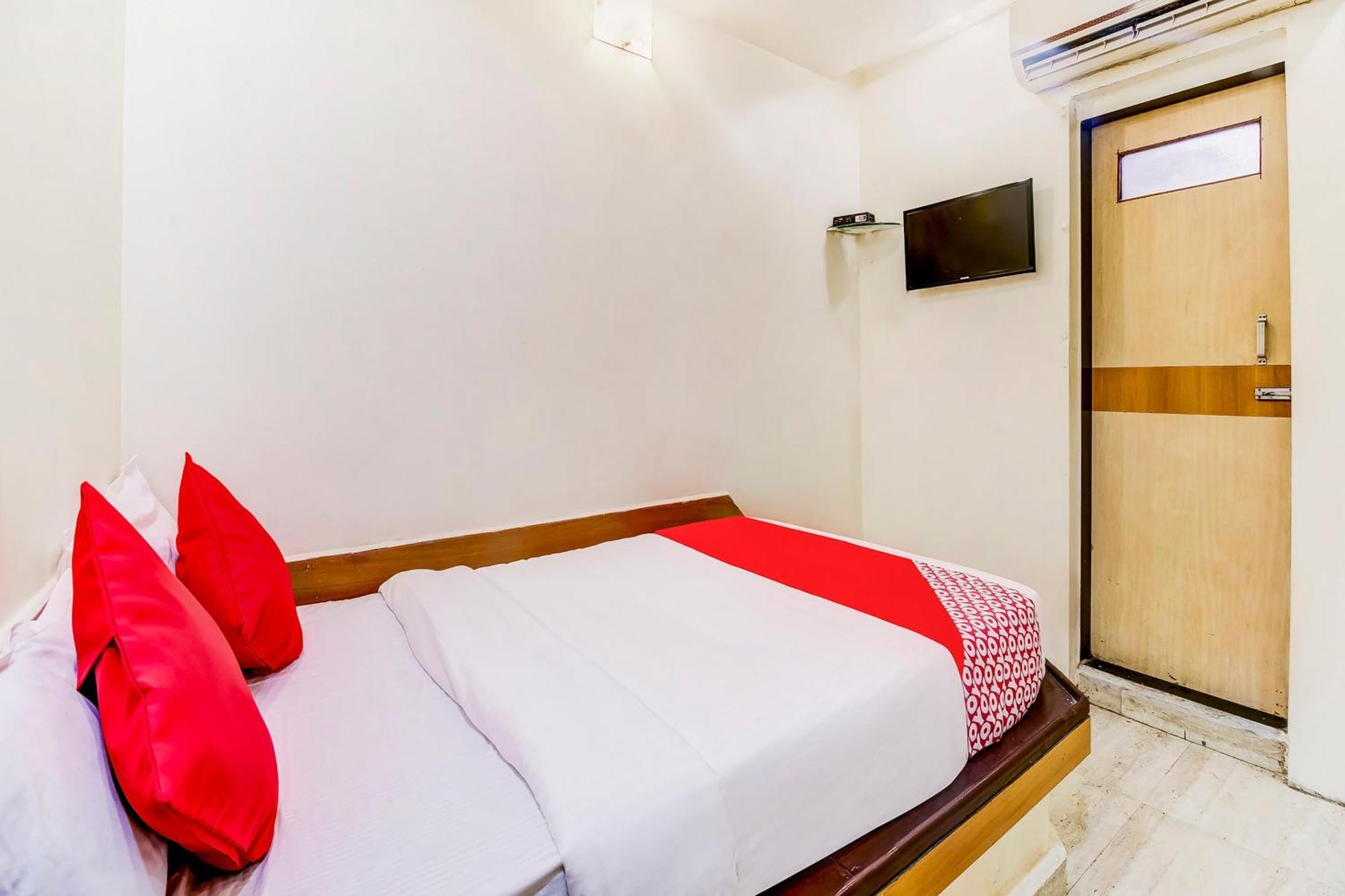 Super Oyo Hotel Dreamland Mumbai  Buitenkant foto