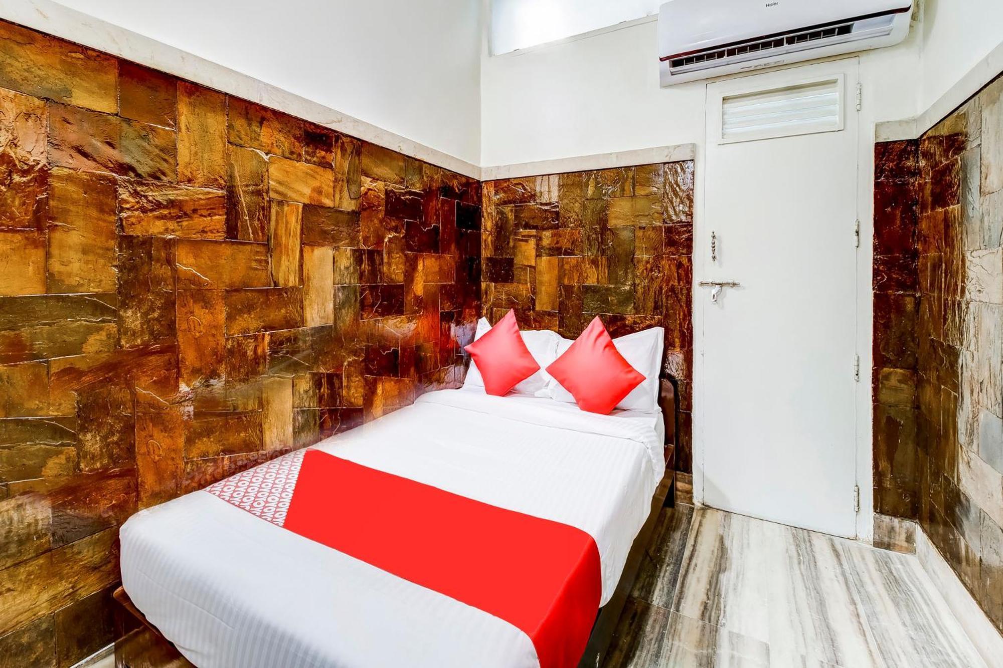Super Oyo Hotel Dreamland Mumbai  Buitenkant foto