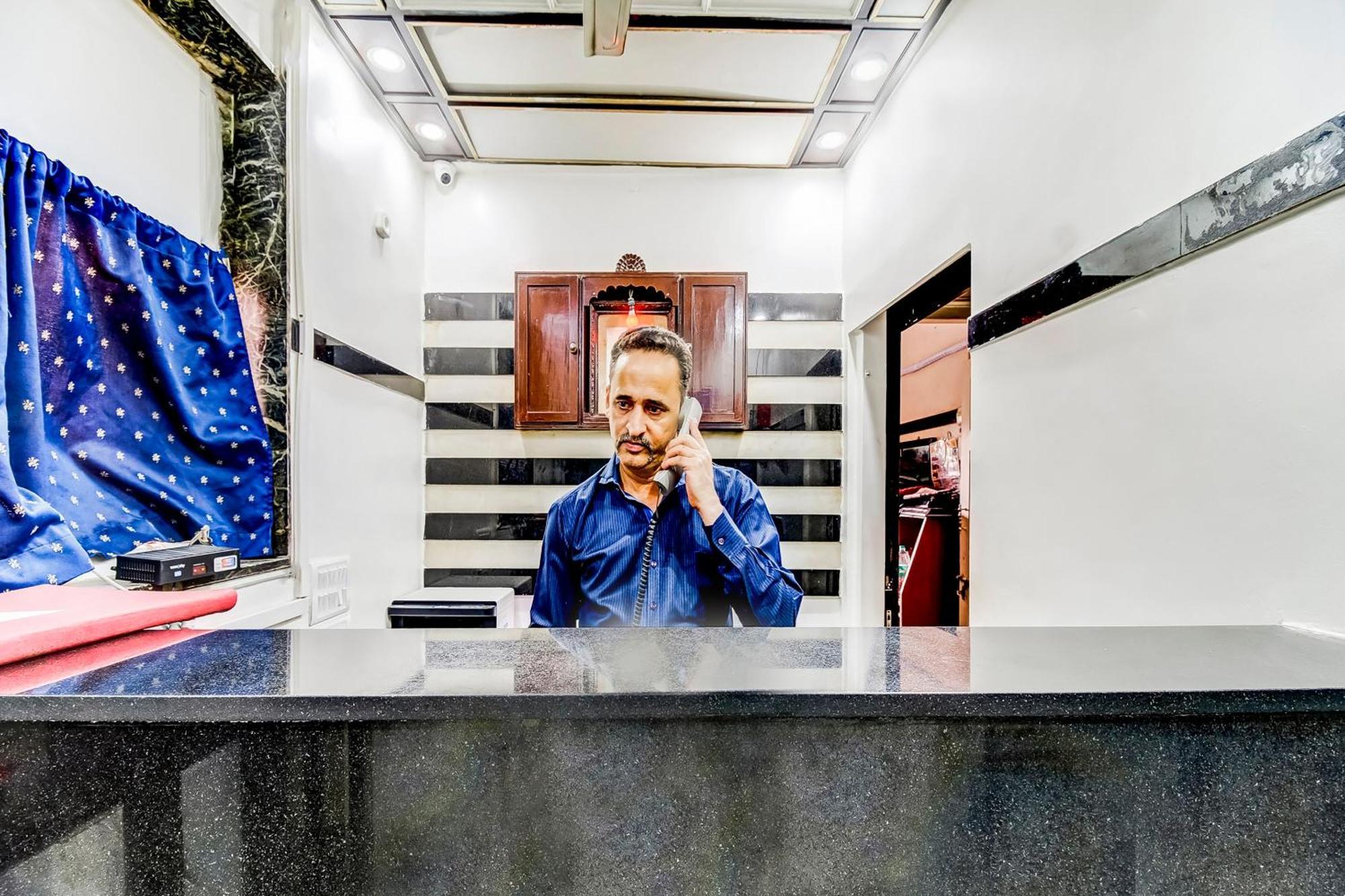 Super Oyo Hotel Dreamland Mumbai  Buitenkant foto