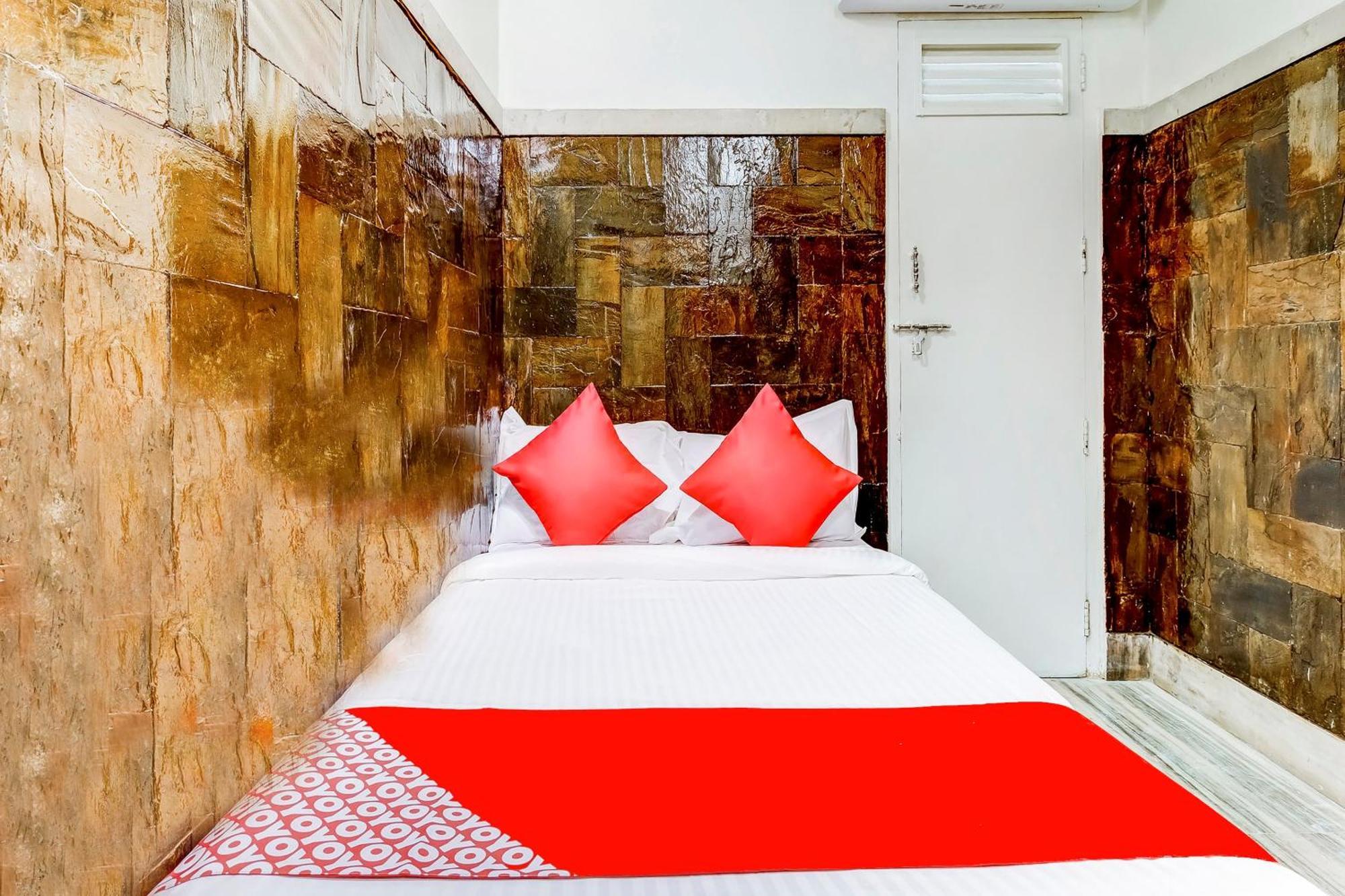 Super Oyo Hotel Dreamland Mumbai  Buitenkant foto