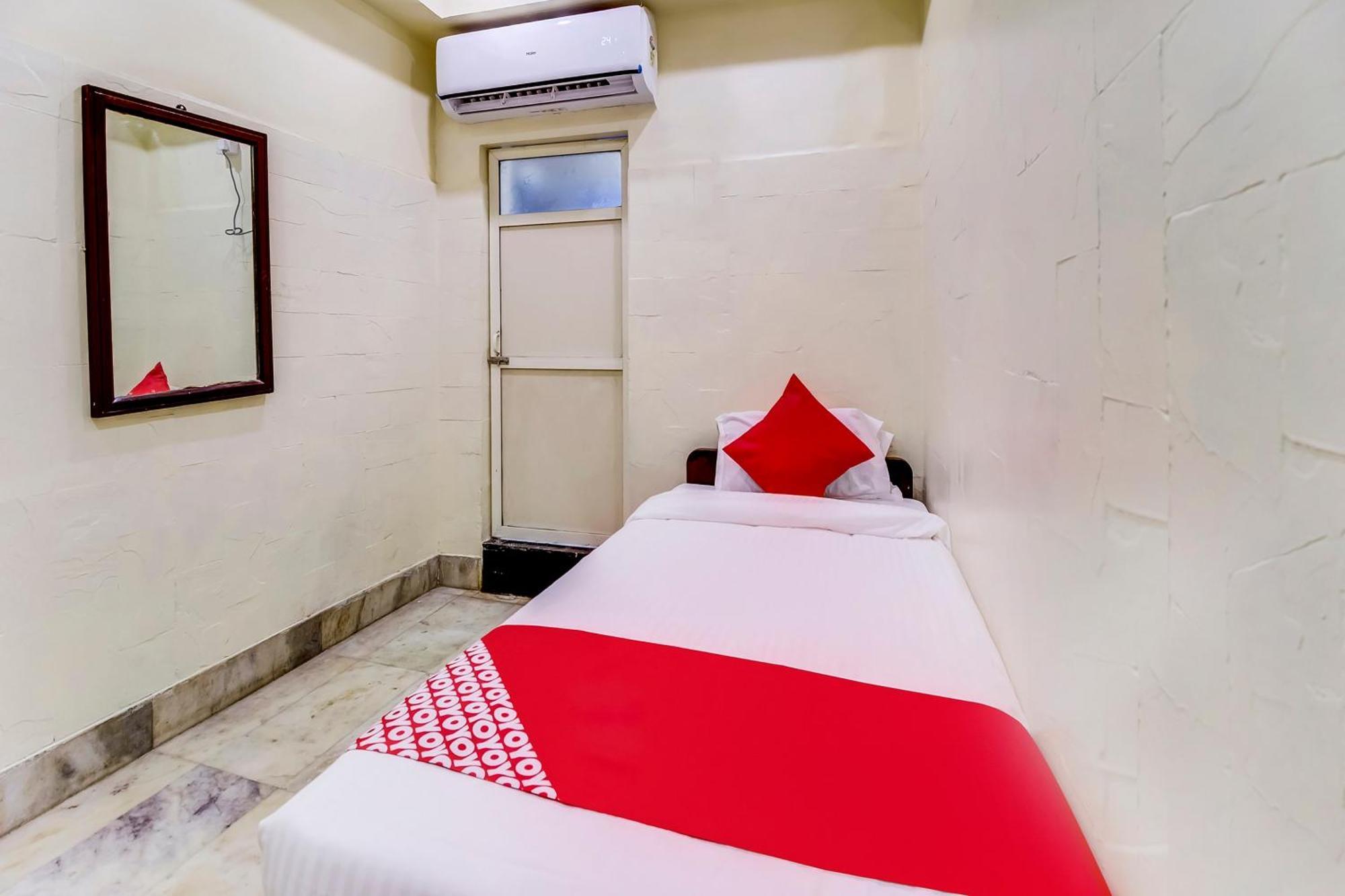 Super Oyo Hotel Dreamland Mumbai  Buitenkant foto