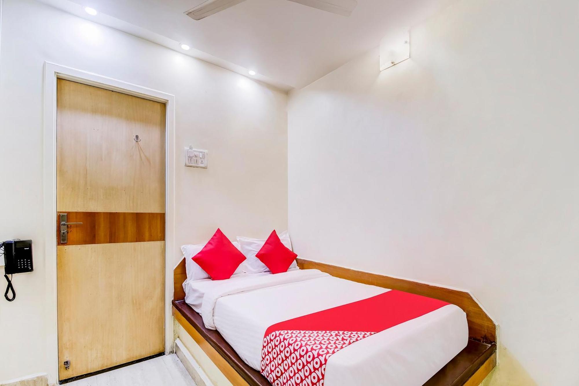 Super Oyo Hotel Dreamland Mumbai  Buitenkant foto