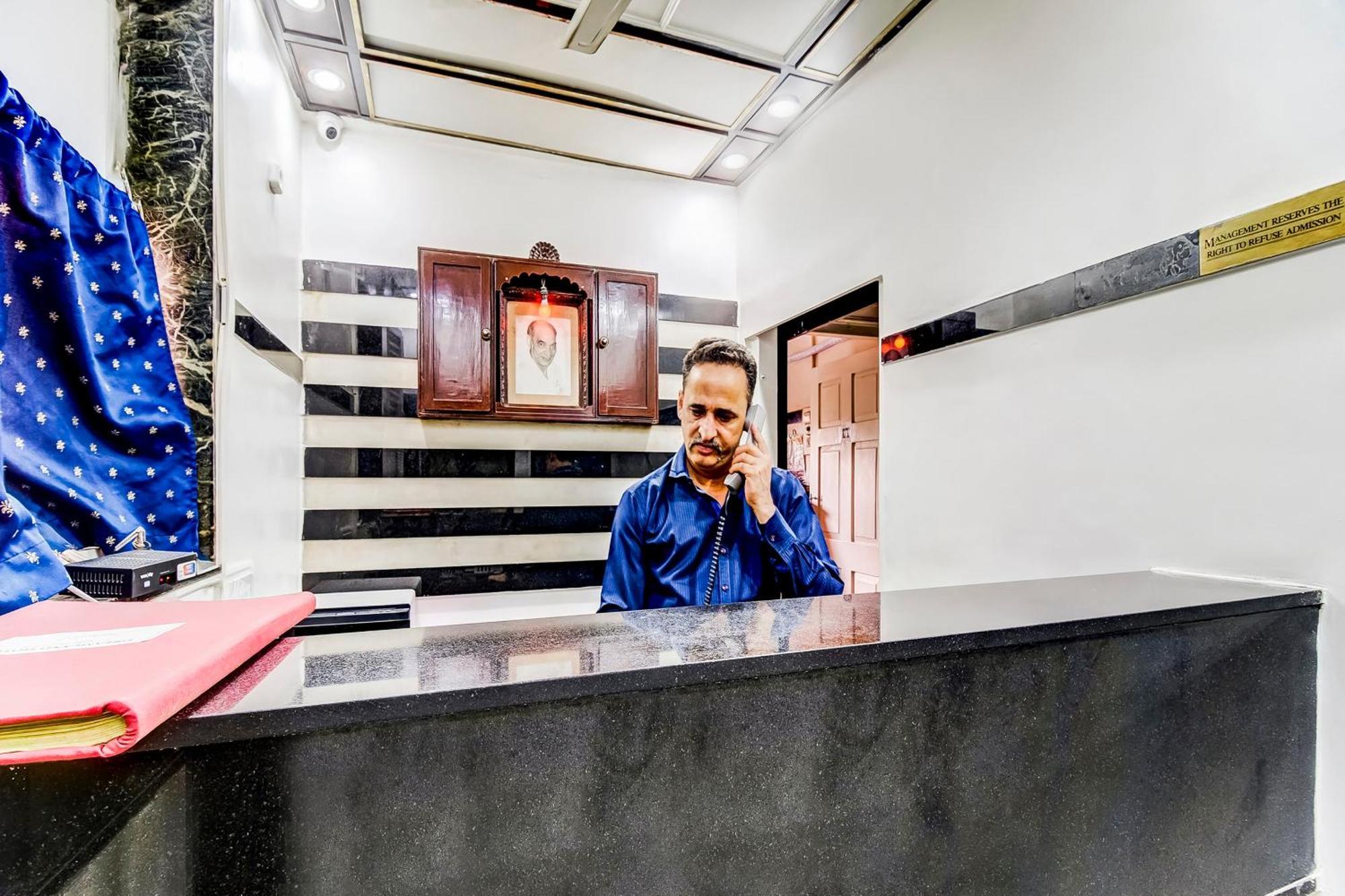 Super Oyo Hotel Dreamland Mumbai  Buitenkant foto