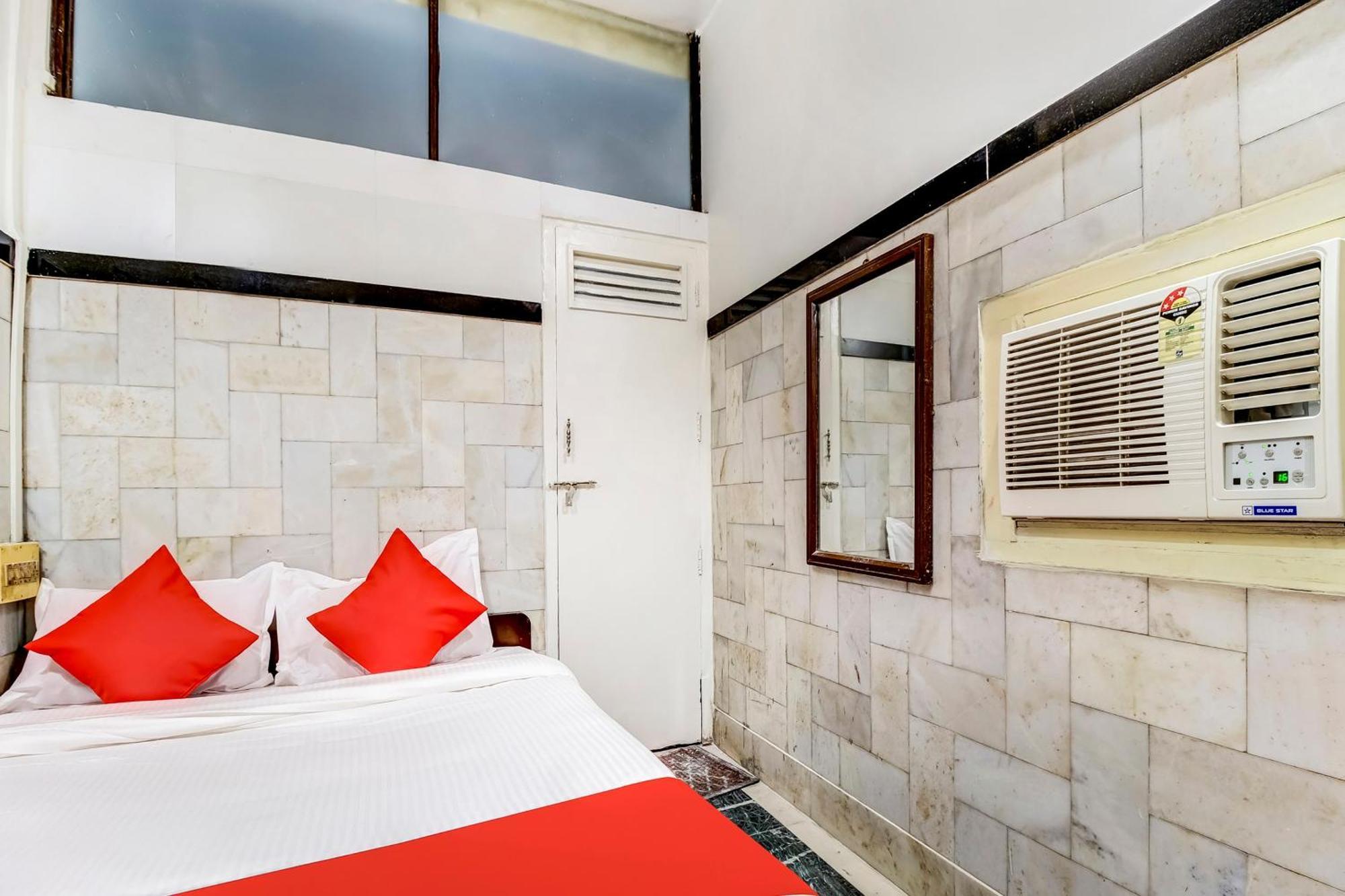 Super Oyo Hotel Dreamland Mumbai  Buitenkant foto
