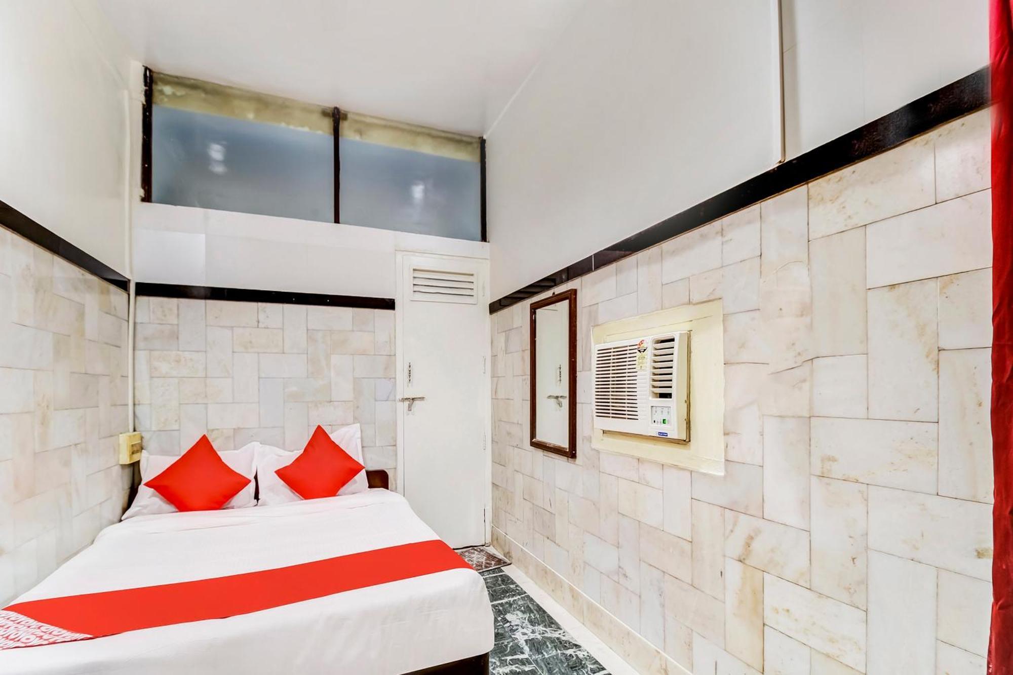 Super Oyo Hotel Dreamland Mumbai  Buitenkant foto