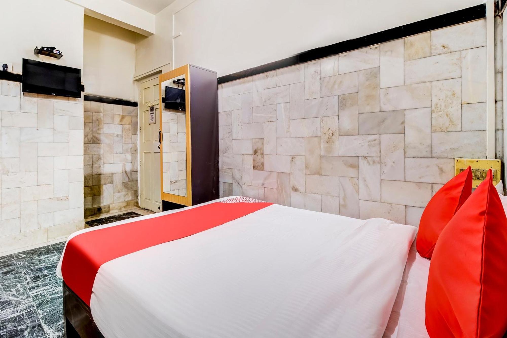 Super Oyo Hotel Dreamland Mumbai  Buitenkant foto